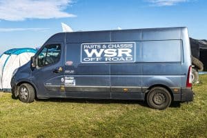 Le Renault Master sert de véhicule d'assistance lors de compétitions automobiles tout terrain