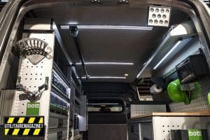 Des Leds sont présentes sur les rails aéro dans cet aménagement Bott.