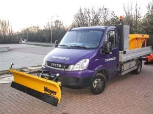 Iveco Daily équipé d'une lame à neige