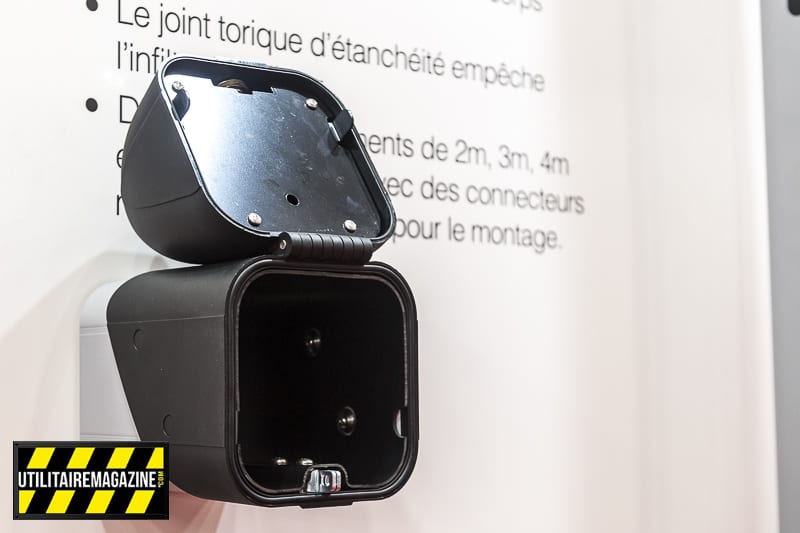 Le couvercle du système porte tube est étanche et pourvu d'une serrure