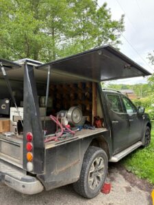 Maréchal-ferrant : Jacques et son Renault Alaskan, pick-up de terrain au quotidien