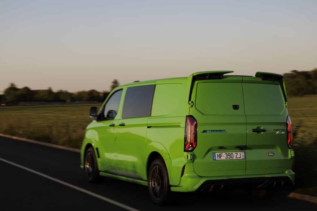 3/4 arrière Ford E-Transit Custom MS-RT