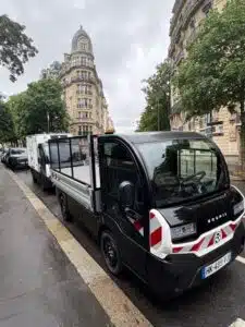 Goupil G4+ en circulation urbaine, utilitaire électrique compact pour collectivités