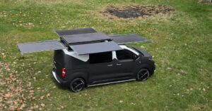 Un van électrique qui se recharge au soleil : le pari d’un aménageur français