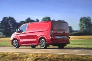 Avis Ford Transit Custom PHEV : « Batterie vide, il consomme plus qu’un diesel — tout le raisonnement tient à ça »