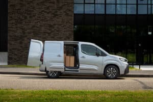 Fourgons électriques compacts 2026 : Proace City, Townstar et Kangoo, le match de l’année