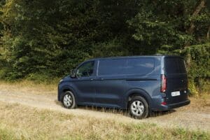 Essai Ford Transit Custom PHEV : que vaut vraiment l’hybride rechargeable en Multicab ?