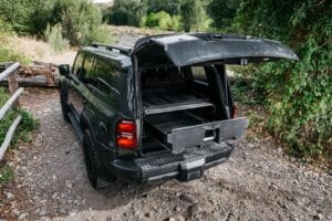 DECKED adapte ses tiroirs de pick-up au coffre des SUV 4×4