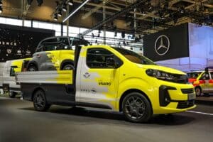 Stellantis Pro One à Hanovre : un seul fourgon, quatre badges, et un robot qui roule sans personne dedans